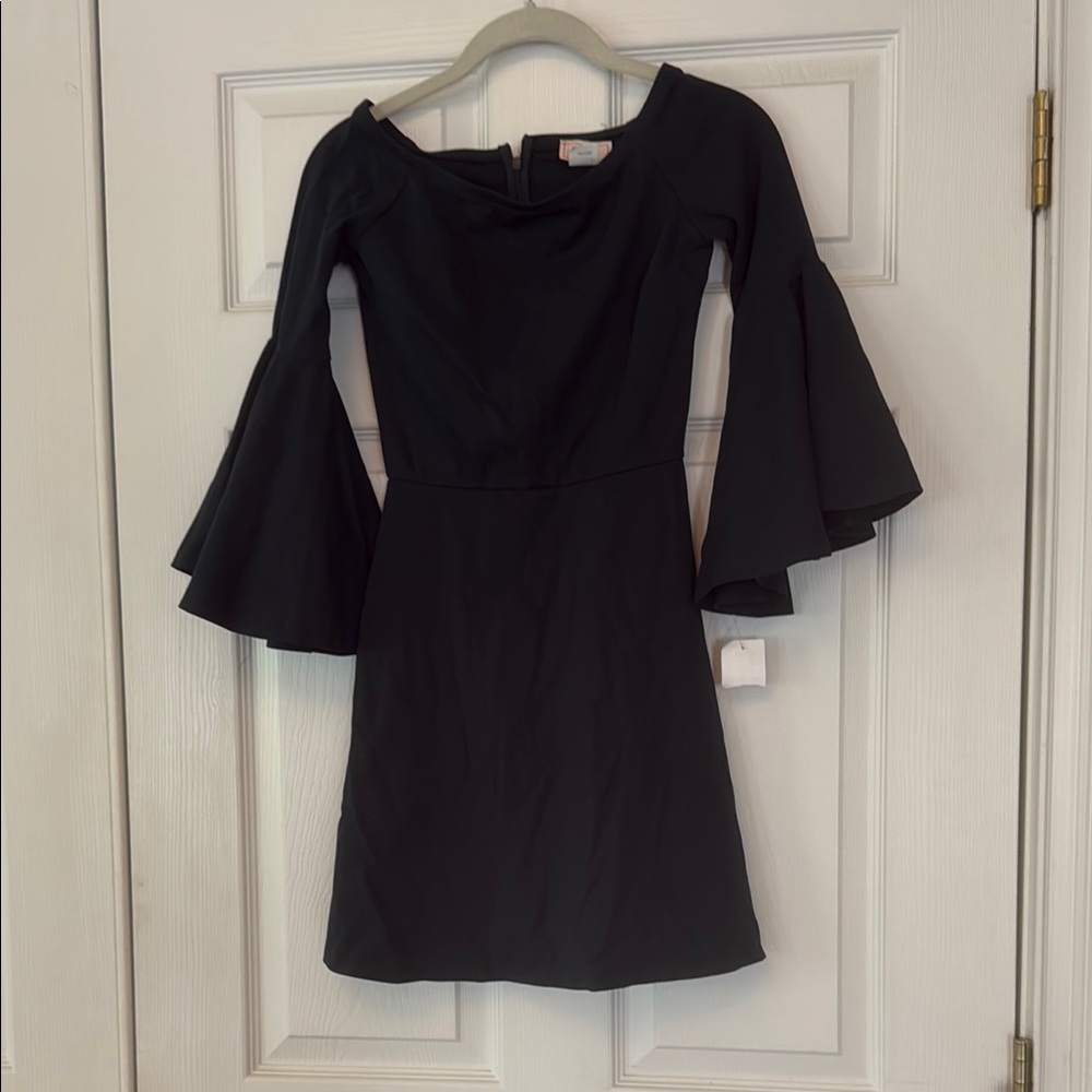 Love...ady dark greenOff-the-Shoulder Bell Sleeve Sheath Dress